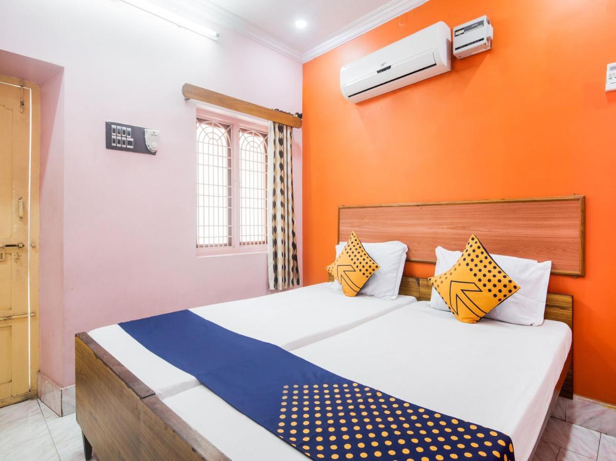 Spot On 75742 Sri Devi Lodge Kakinada Exterior photo