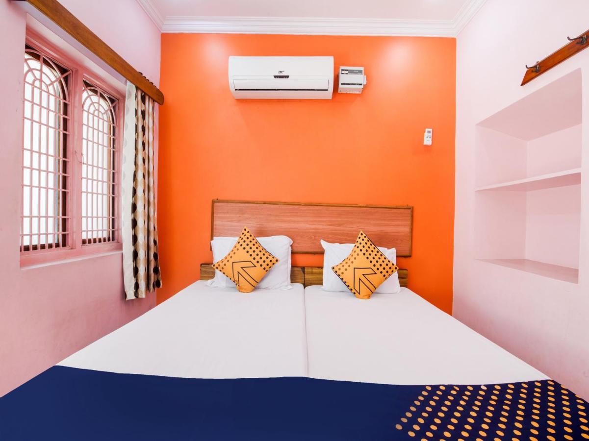 Spot On 75742 Sri Devi Lodge Kakinada Exterior photo
